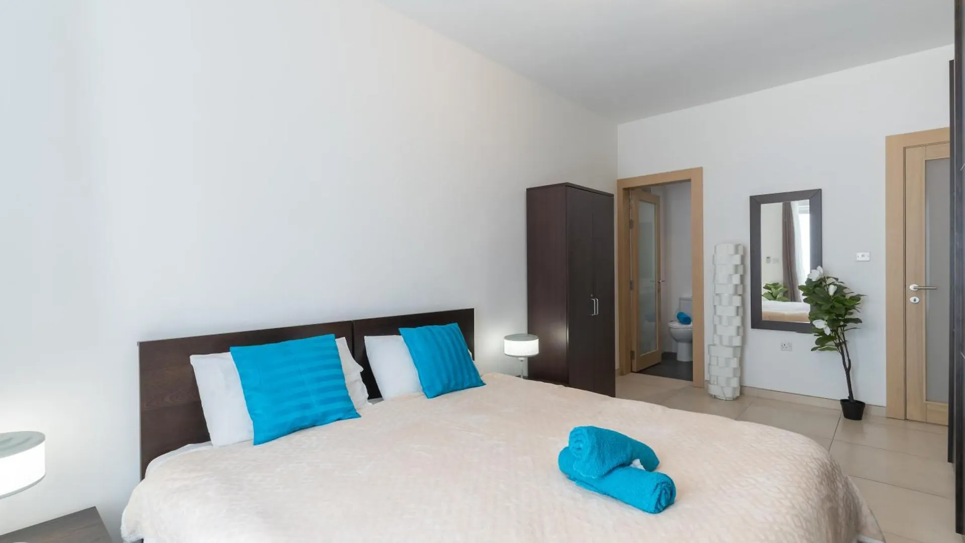 2 Bedroom In Central St Julians Prime Location In Paceville Apt 3 By Vaganza St. Julian's Apartament